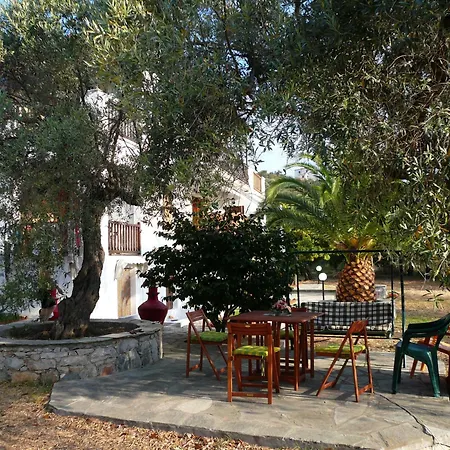 Guest house Liossis & *