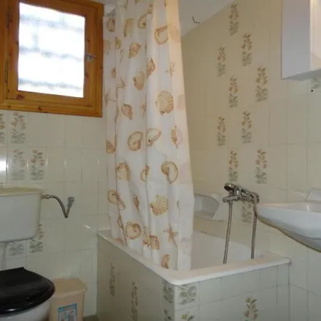 Guest house Liossis & *