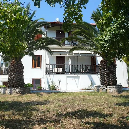 Liossis & Casa de hóspedes 3*