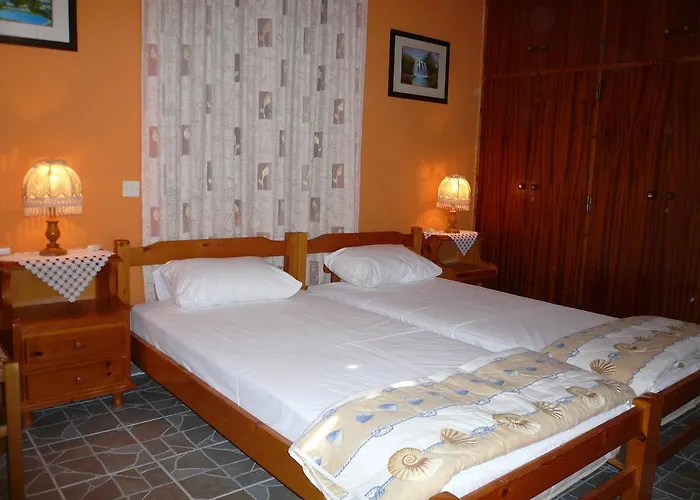 Liossis & Guest house 3*