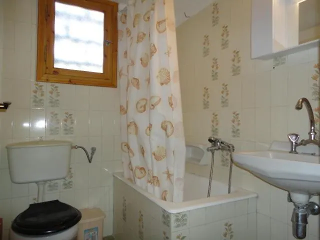 Guest house Liossis & 3*