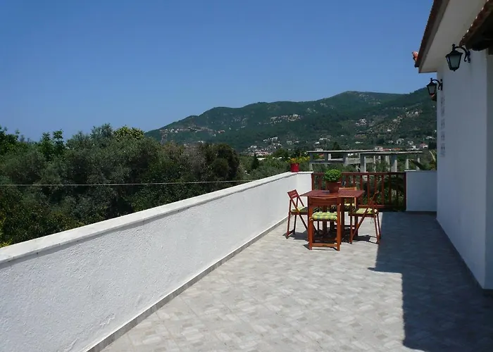 Liossis & Skopelos Town